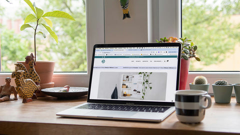 Neue ORGNATIC Website auf Laptop – Inspiration für Ordnung und Stauraum im Alltag