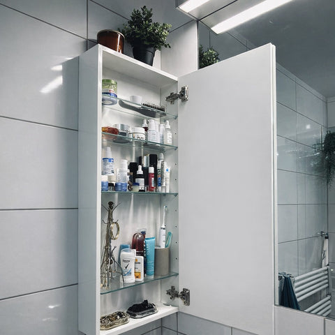 Magnetischer Schrank Organizer ORGNATIC im Badezimmerschrank